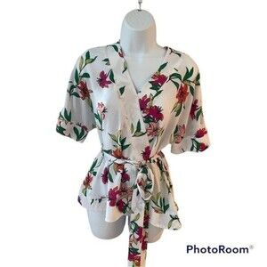 Women’s worthington Petite small floral white top